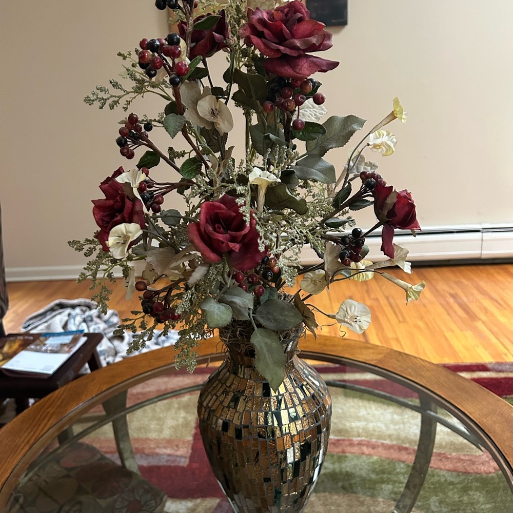 Elegant Mosaic Vase with Red and Cream Floral Arrangement